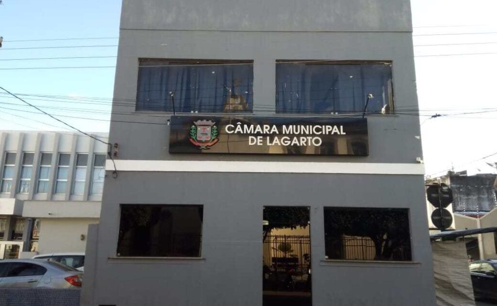 Vereadores de Lagarto abandonam sessão por falta de quórum
