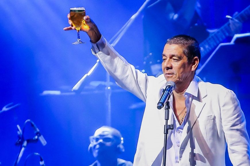 Zeca Pagodinho notifica jovem para apagar foto sua em post sobre Bolsonaro
