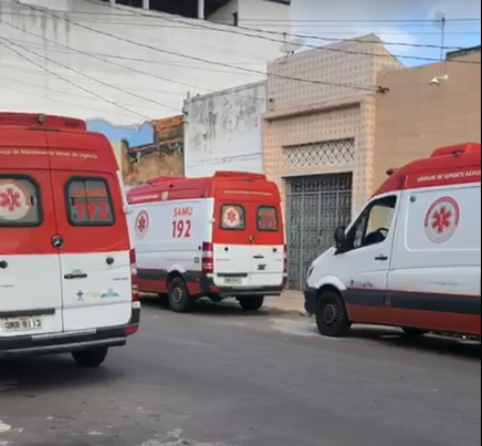 À espera de vaga em hospital pacientes com suspeita de covid 19 recebem atendimento em viatura do Samu em Aracaju