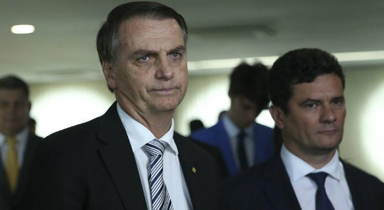 “As coisas chegam para mim por terceiros” diz Bolsonaro em troca de mensagens com Moro