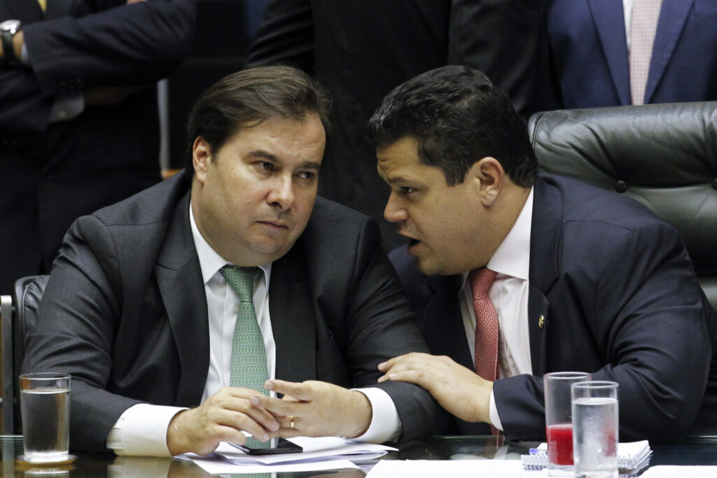 Acordo com Senado abre espaço para que deputados votem adiamento das eleições