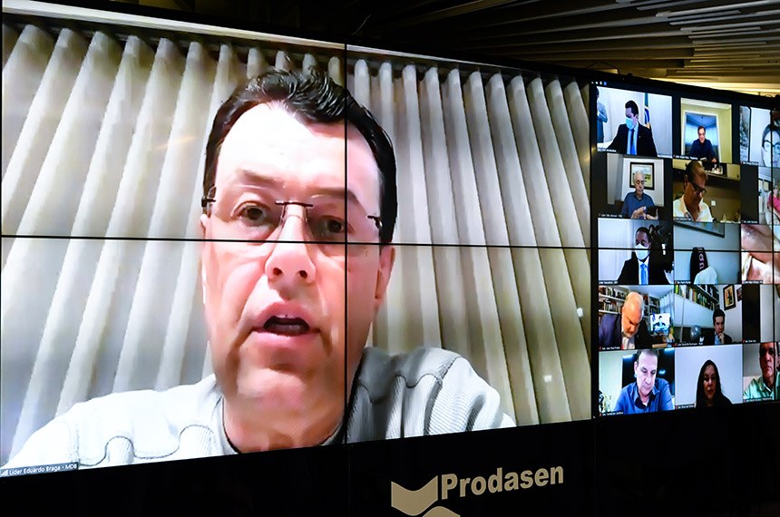 Aprovada suspensão de reajuste de remédios e de planos de saúde