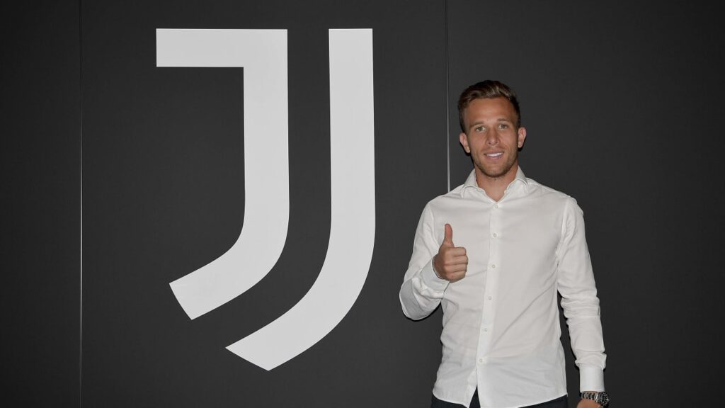 Barcelona confirma venda de Arthur por R 442 milhões a Juventus