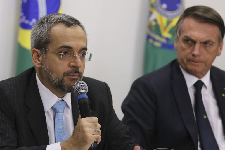 Bolsonaro aguarda pedido de demissão de Weintraub