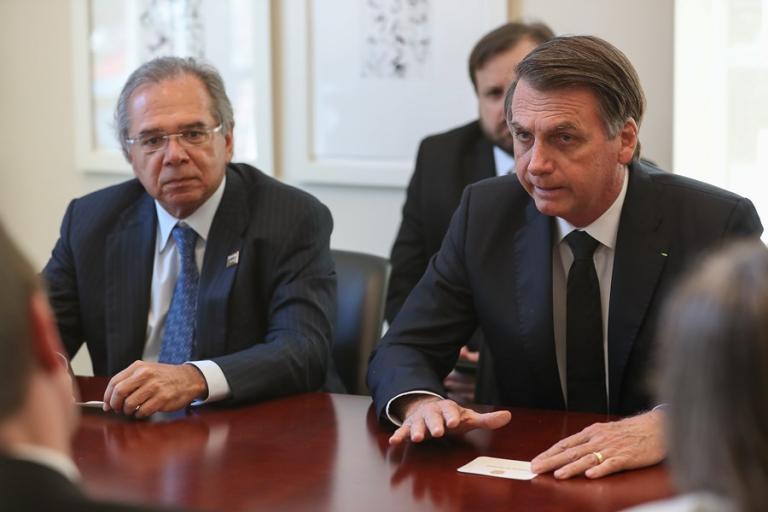 Bolsonaro deve manter prorrogação do auxílio emergencial em duas parcelas de R 600