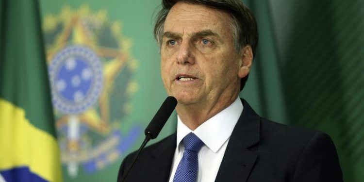 Bolsonaro diz haver abusos judiciais e compara sua reação a uma emboscada
