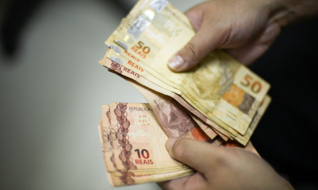 Brasil pode ver contas no azul só em 2033 aponta estudo