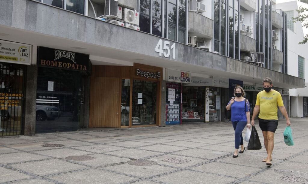 Brasil registra retração de 3319 mil postos de trabalho em maio