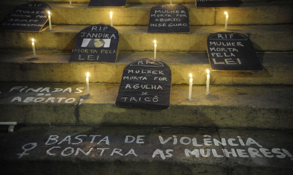 Casos de feminicídio crescem 22 em 12 estados durante pandemia
