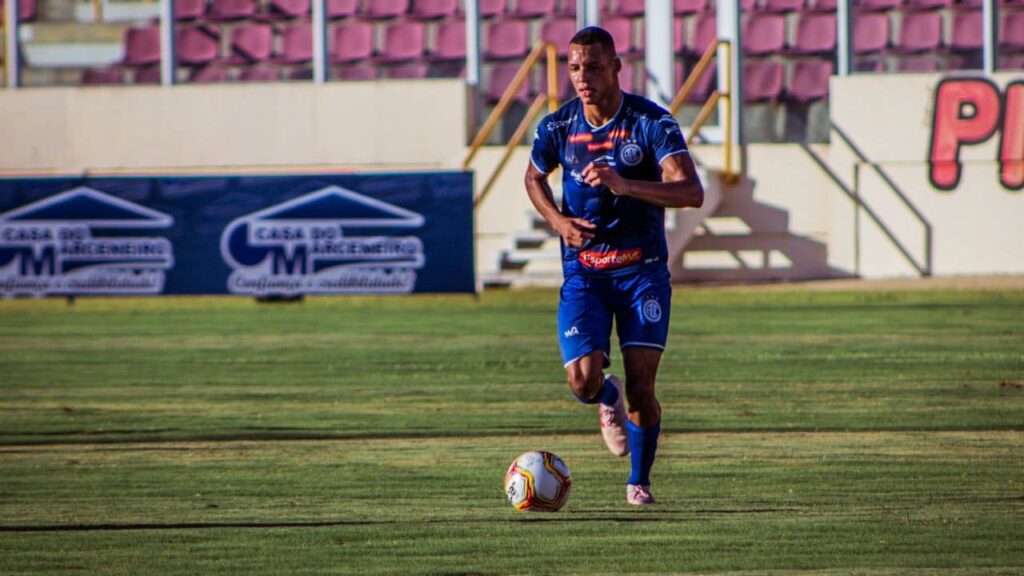 Confiança prorroga contrato com lateral Dudu até 2023
