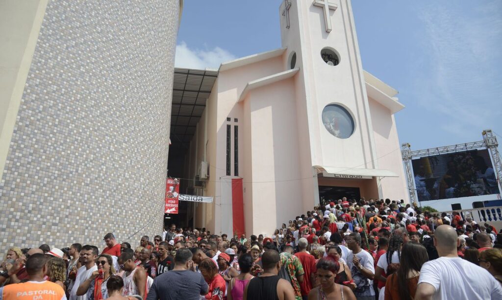 Emissoras católicas trocam apoio a Bolsonaro por verbas do governo