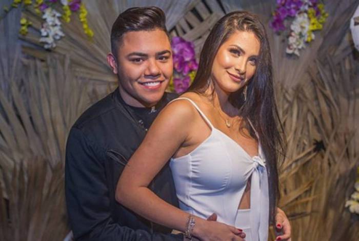 Felipe Araújo tem relação conturbada com mãe de seu filho diz colunista