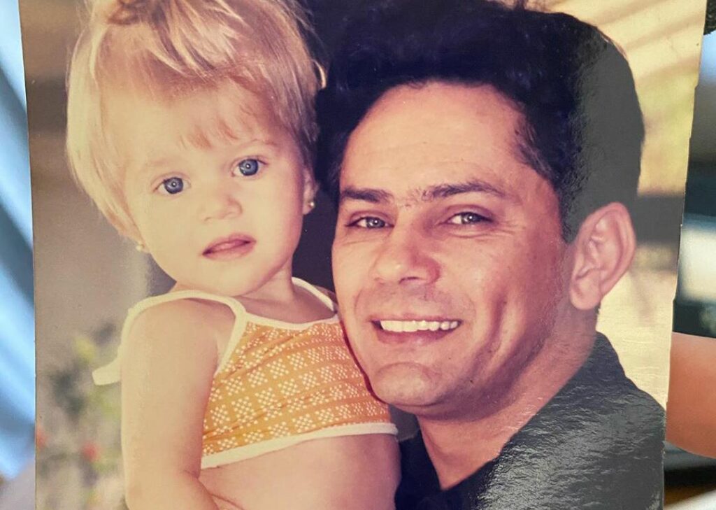 Filha do cantor Leandro relembra morte do pai após 22 anos