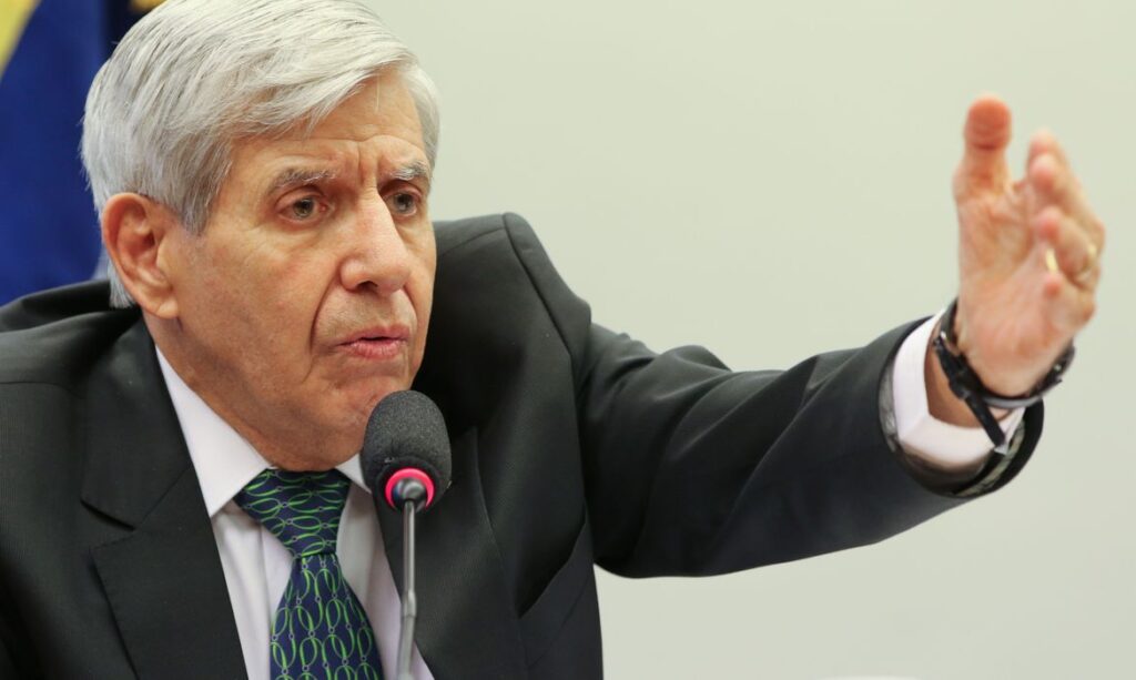 Heleno diz à PF que Bolsonaro nunca teve dificuldade para trocar segurança pessoal