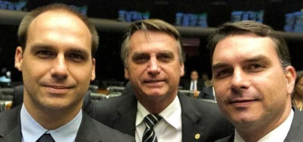Internautas usam dados vazados do presidente Bolsonaro e de filhos para tentar filiá los ao PT 2
