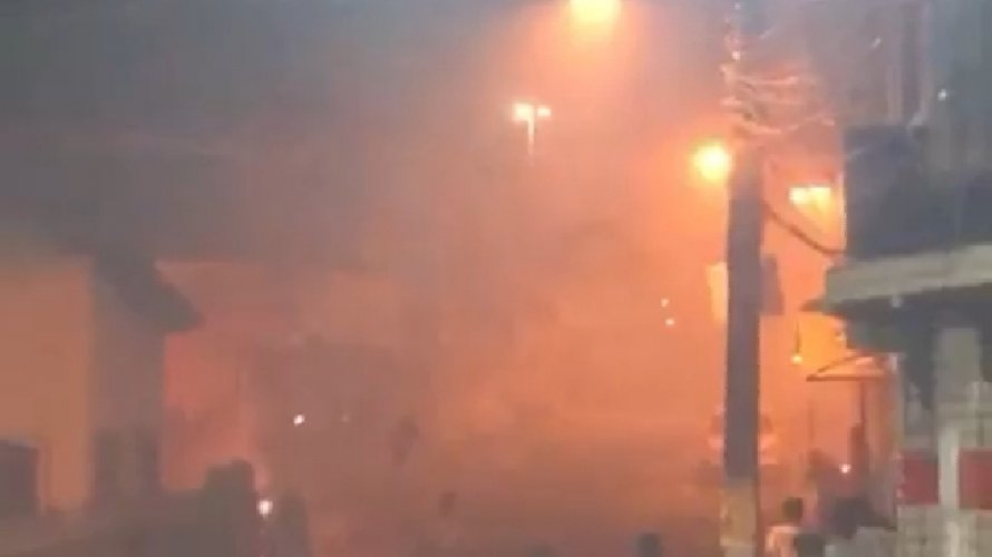 Jovem morre durante "guerra" de fogos em Salvador; veja vídeo 1 Jovem morre durante guerra de fogos em Salvador