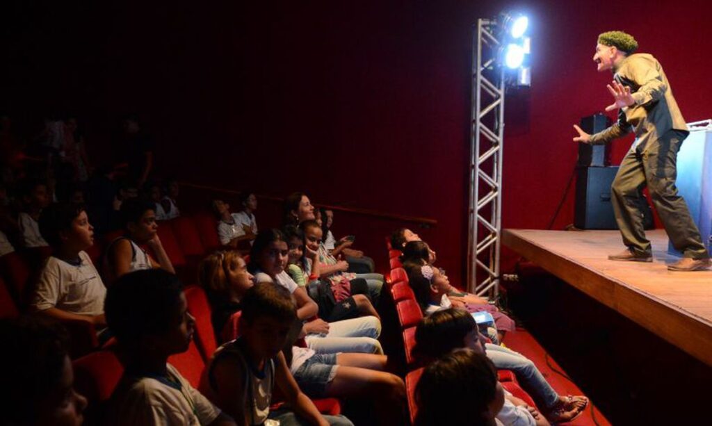 Lei que prevê repasse de R 3 bi para setor cultural é sancionada