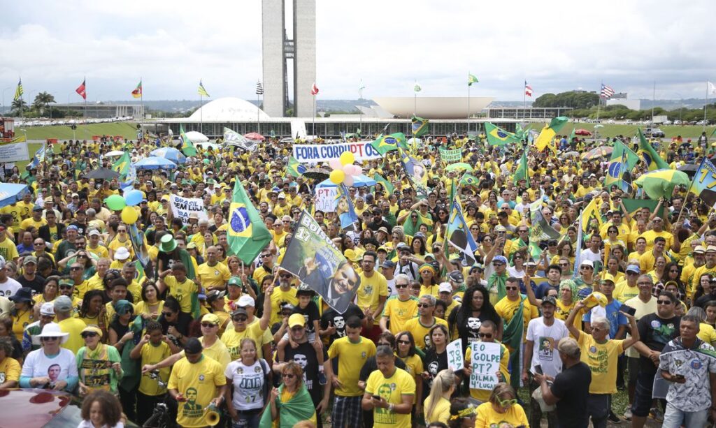 Maioria vê risco à democracia em atos de rua e fake news contra STF e Congresso diz Datafolha
