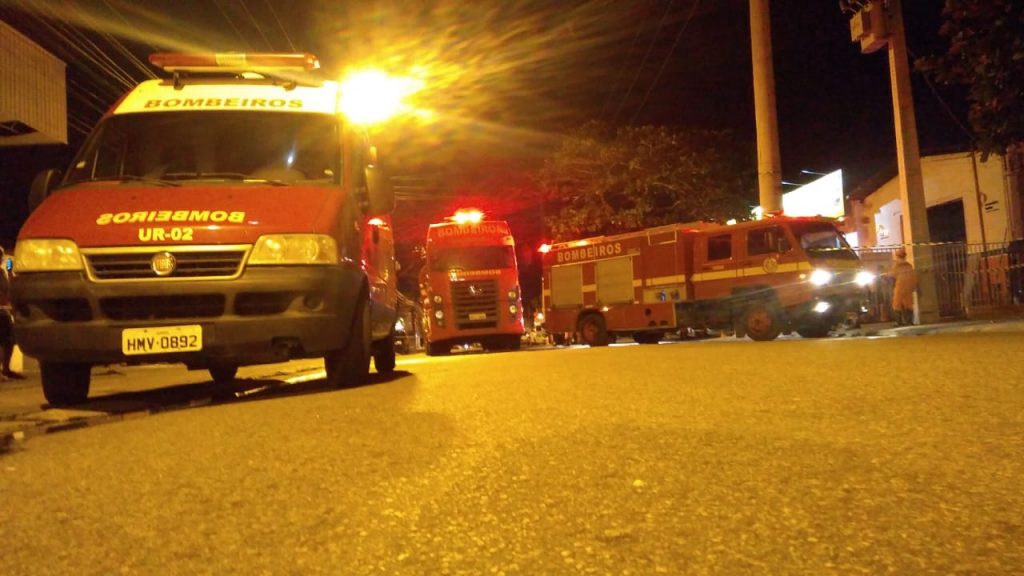 Materiais hospitalares avaliados em cerca R 15 mi são destruídos em incêndio no Siqueira Campos