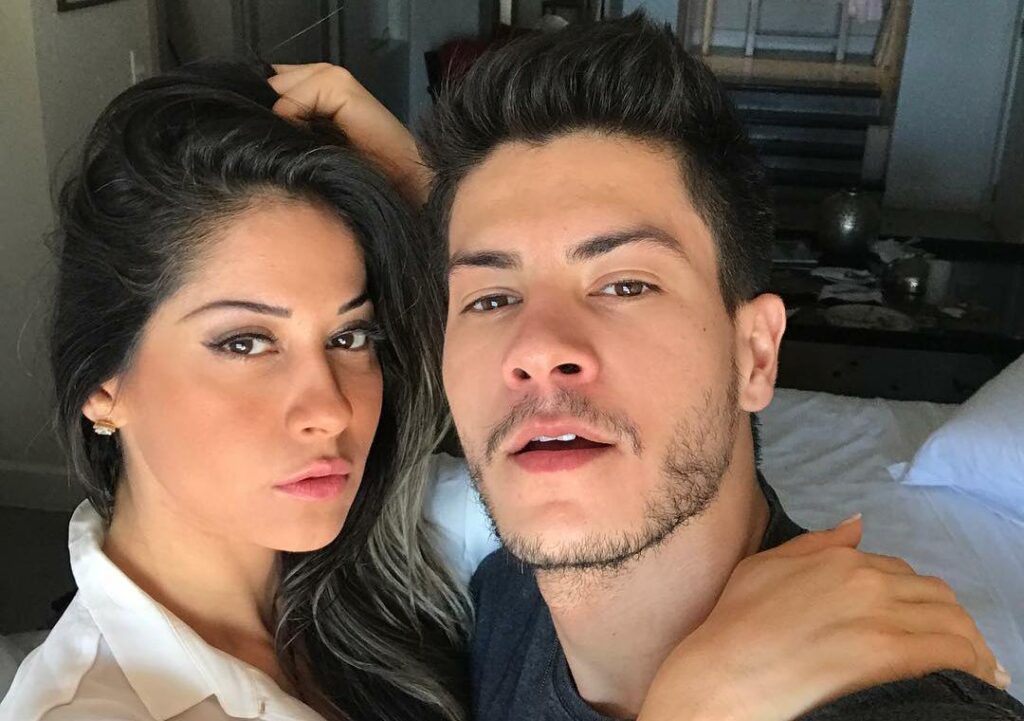 Mayra Cardy diz que Arthur Aguiar contratou garota de programa com dinheiro dela