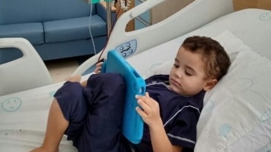 Menino é diagnosticado com câncer raro e família se reúne em campanha de doação de medula