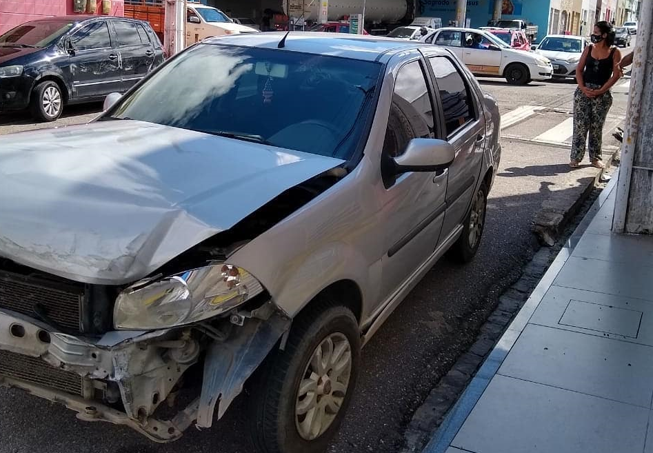 Motorista causa acidente e deixa um ferido no centro de Aracaju