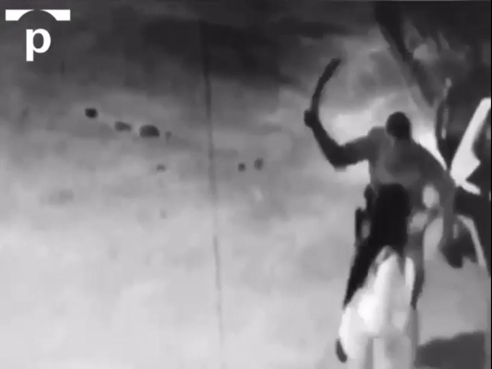 Mulher é agredida pelo irmão e ao acionar PM apanha dos policiais veja vídeo