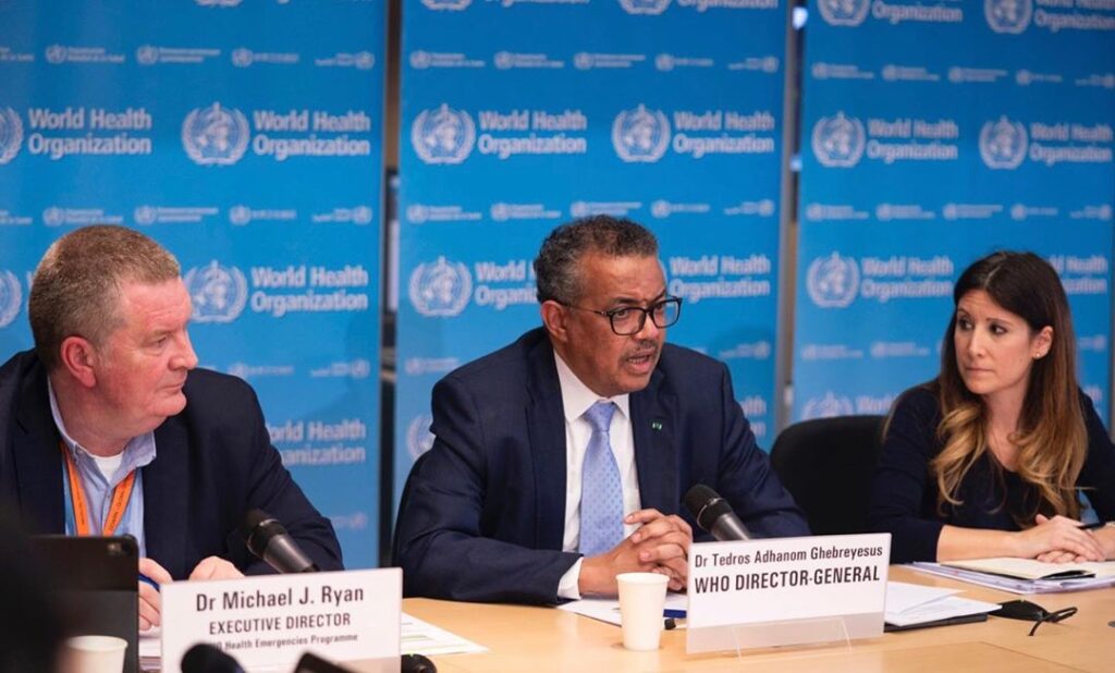 OMS alerta que pandemia continua acelerando no mundo e que efeitos serão sentidos por décadas