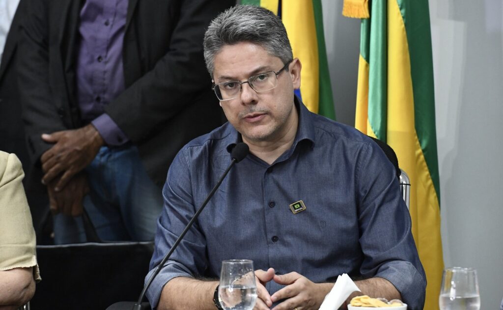PL de Alessandro Vieira sobre fake news é retirado de votação no Senado nesta terça 2