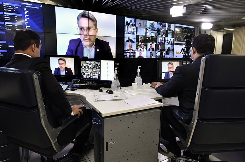 PL de Fake News de Alessandro Vieira tem apoio de Rogério Carvalho Maria do Carmo não confirma