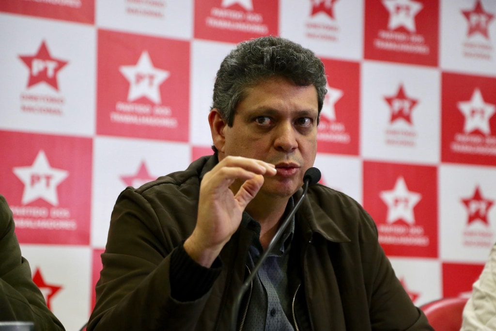 PT aceitaria fazer aliança com DEM e partidos de centro direita para defender democracia