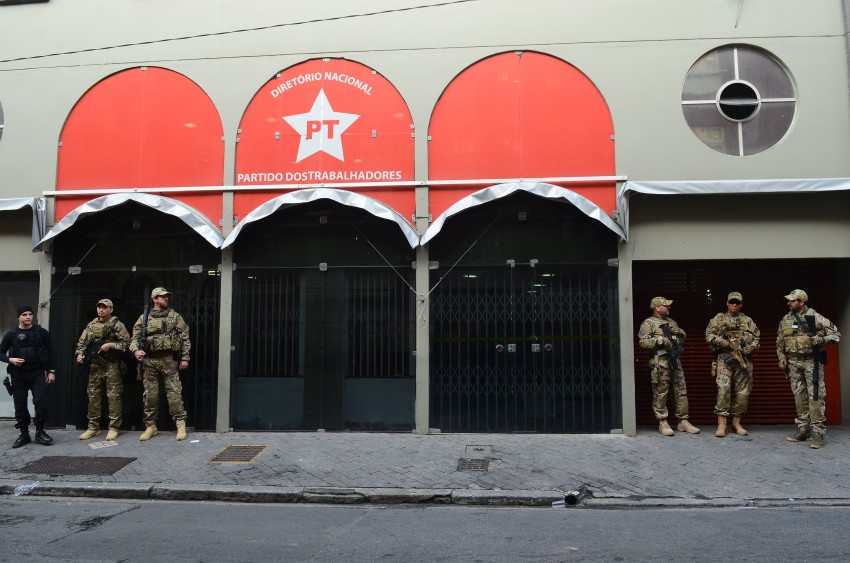 PT rejeita pedidos de filiação com nomes da família Bolsonaro