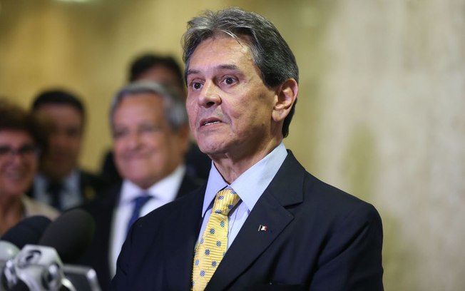Presidente do PTB Roberto Jefferson é despejado do Hotel Nacional em Brasília