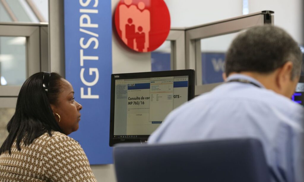 Queda na arrecadação do FGTS pode atrasar saque de R$ 1.045 1 Queda na arrecadação do FGTS pode atrasar saque de R 1.045