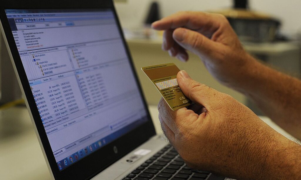 Reclamações de compras feitas pela internet aumentaram 41 em maio no Brasil
