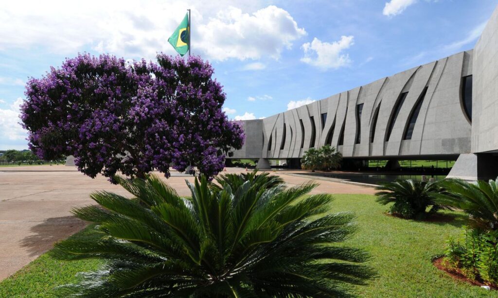STJ decide que trabalhador com doença grave não tem isenção de IRPF