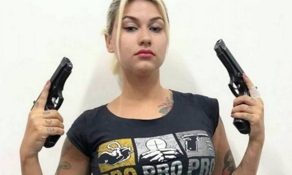 Sara Winter presa pela PF diz em depoimento que não tem apoio de governo ou partidos