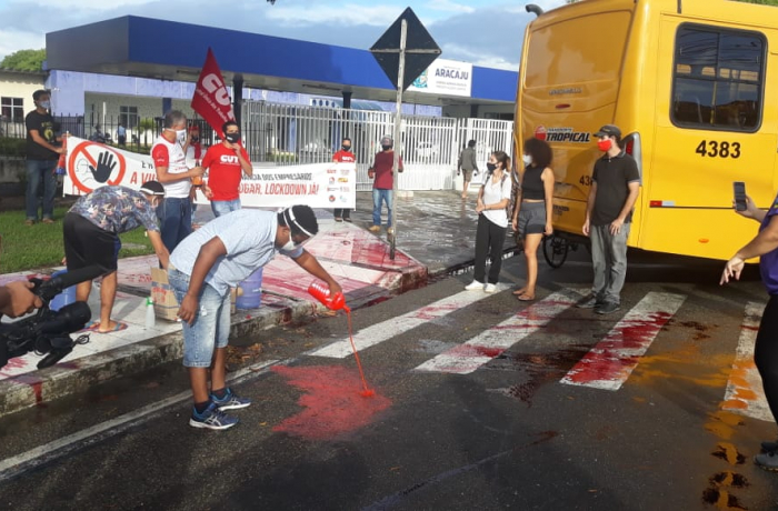 Servidora da Guarda Municipal de Aracaju fratura tornozelo após ato de banho de sangue da CUT