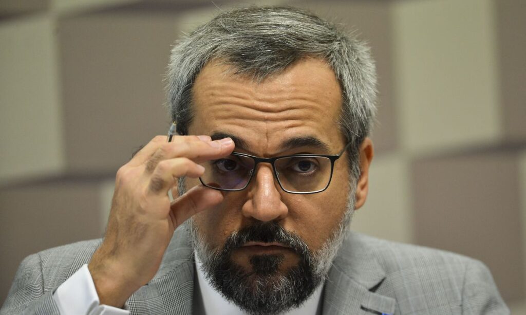 TCU diz que alteração na data de exoneração de Weintraub confirma fraude