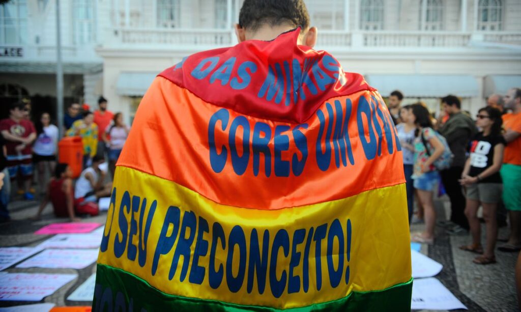 Um ano após criminalização tribunais não dispõem de dados sobre homofobia