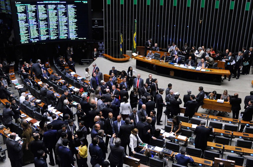 Adiamento das eleições teve “chantagem” de R$ 5 bi, diz colunista 1 Adiamento das eleições teve “chantagem” de R 5 bi diz colunista
