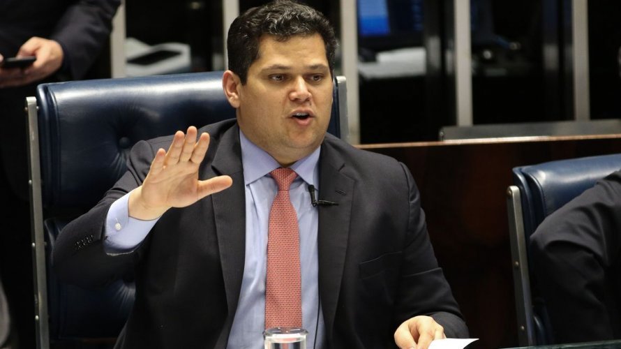 Alcolumbre impede buscas no gabinete de Serra no Senado