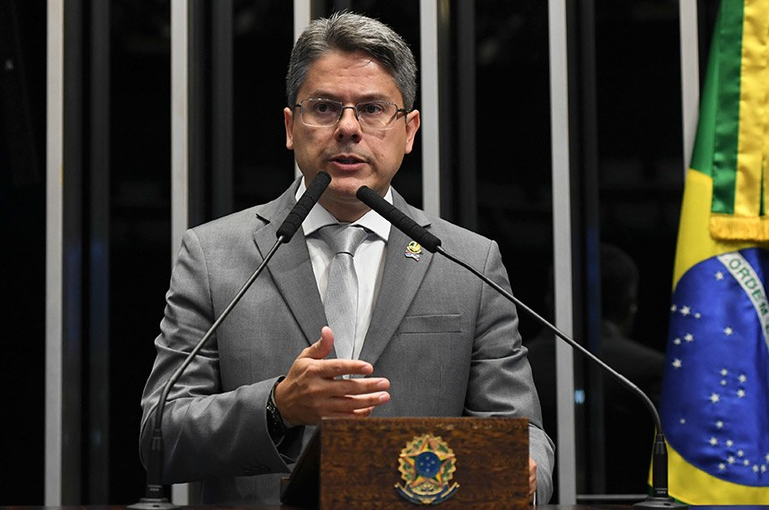 Alessandro Vieira critica prisão domiciliar de Queiroz “Os bandidos agradecem”