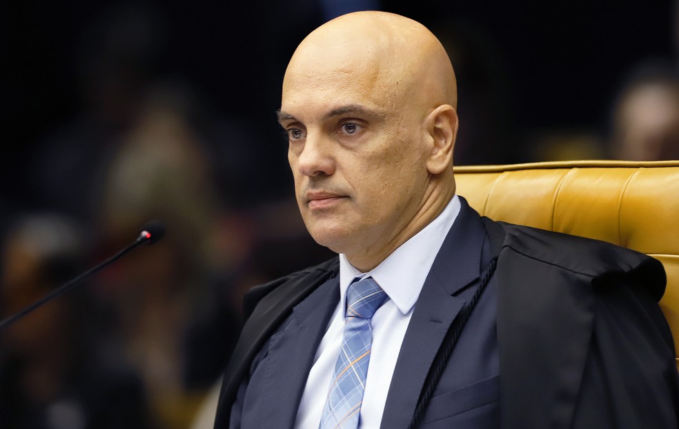 Alexandre de Moraes determina bloqueio de contas de bolsonaristas em redes sociais no