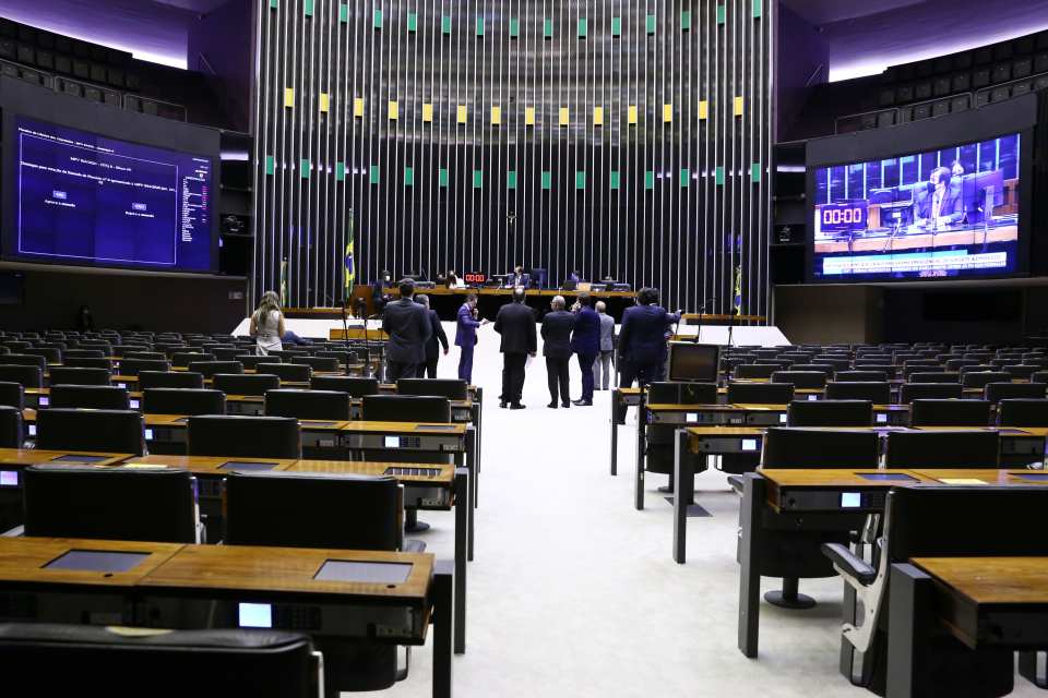 Ao menos três candidatos da base de Bolsonaro são cotados para sucessão de Maia