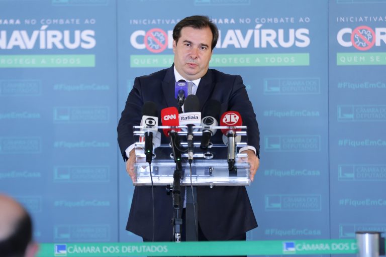 Após vetos de Bolsonaro Maia espera que Congresso analise à lei do saneamento básico