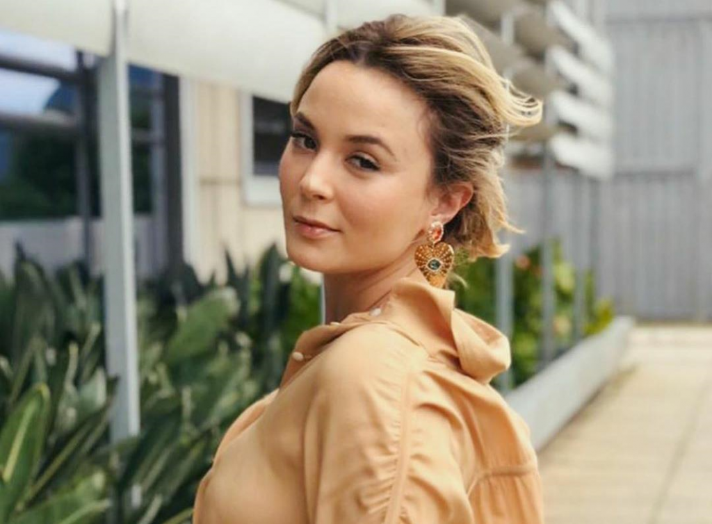 Atriz revela que foi estuprada por diretor Me enganou me drogou e me estuprou