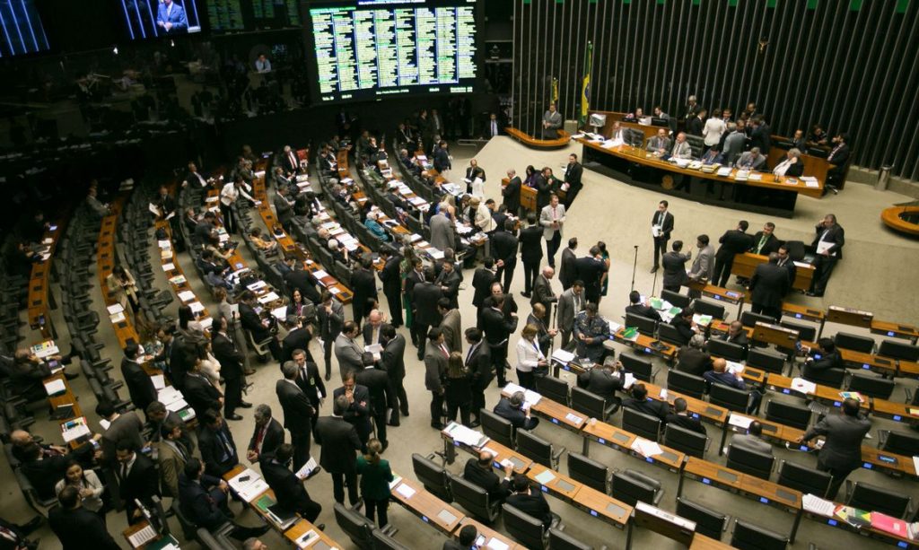 Aumenta pressão para Congresso derrubar de veto após judicialização do novo marco do saneamento