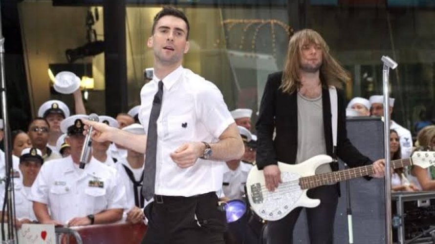 Baixista do Maroon 5 é preso em Los Angeles após denúncia de violência doméstica