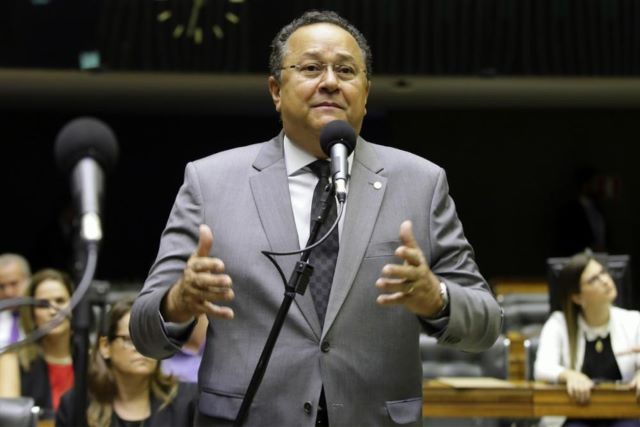 Bancada evangélica quer titular do MEC com princípios da campanha de Bolsonaro